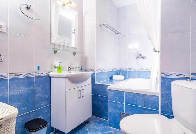Huoneisto 2 Makuuhuonetta Terassi, Apartments And Rooms With Wifi Split   16550