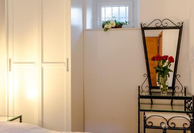 Apartamento 2 Quartos com Terraço, Apartments And Rooms With Wifi Split   16550