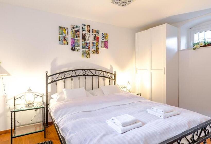 Apartamento 2 Quartos com Terraço, Apartments And Rooms With Wifi Split   16550