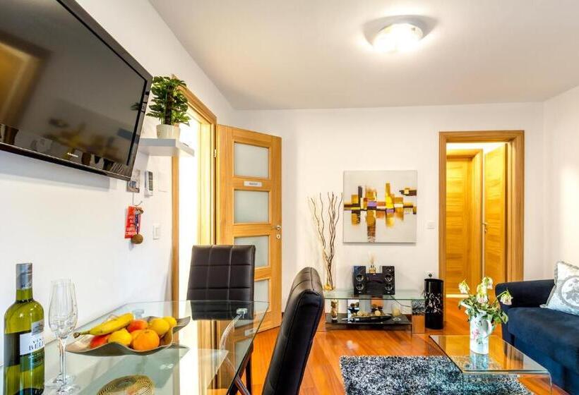 Apartamento 1 Quarto com Terraço, Apartments And Rooms With Wifi Split   16550