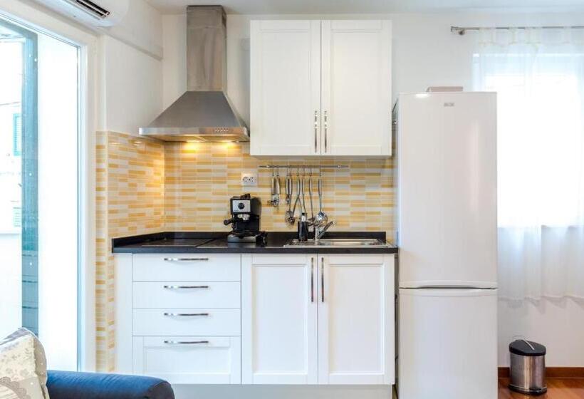 דירת חדר עם טרסה, Apartments And Rooms With Wifi Split   16550
