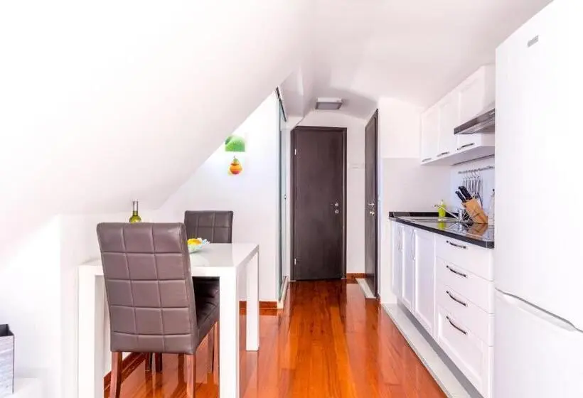 Standard-studio Parveke, Apartments And Rooms With Wifi Split   16550