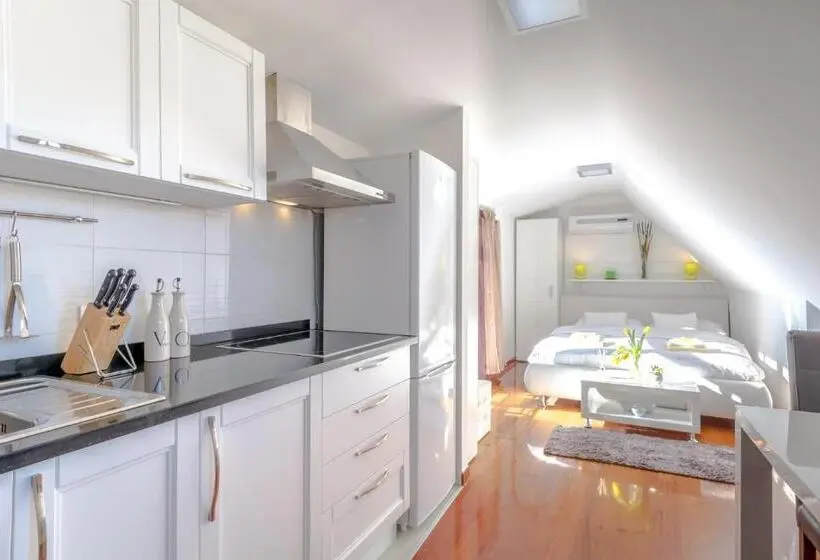 Standard-studio Parveke, Apartments And Rooms With Wifi Split   16550