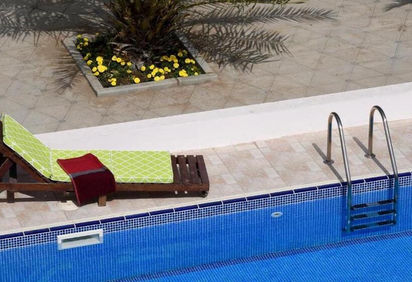 سوییت سوپریور, Behlys Boutique