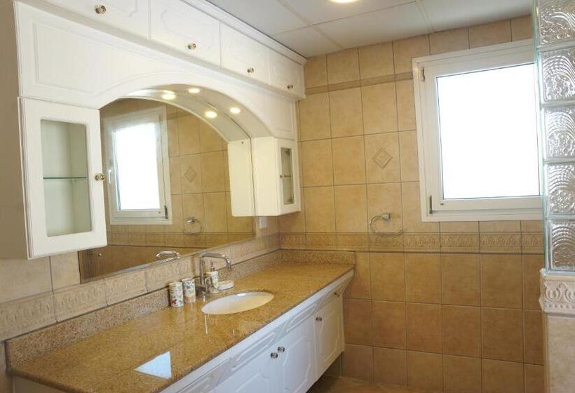 سوییت سوپریور, Behlys Boutique