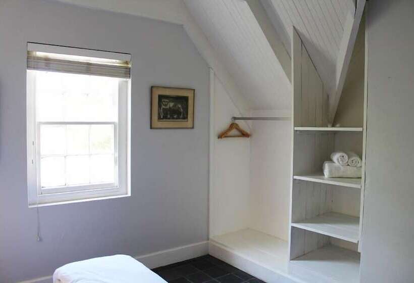 带双人床的经典房间, Moffid's Place