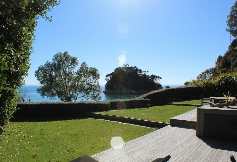 침실 4개 주택, The Beachfront Bach