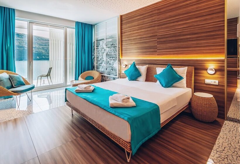 Deluxe Room Side Sea View