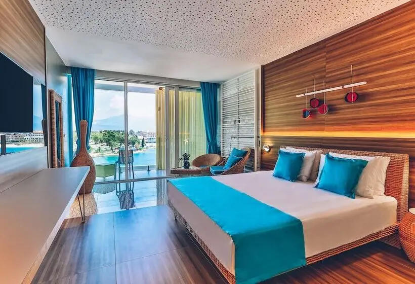 اتاق لوکس با چشم‌انداز دریا, Carine Hotel Kumbor Superior