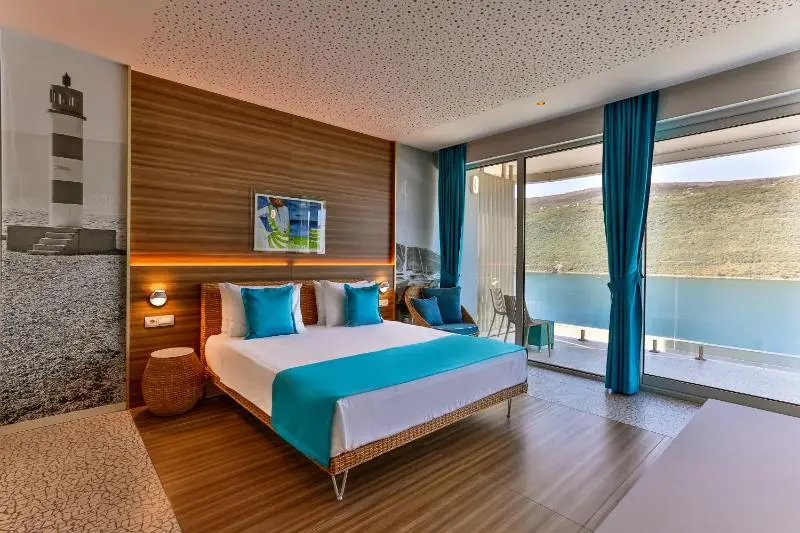 سوییت با چشم‌انداز دریا, Carine Hotel Kumbor Superior