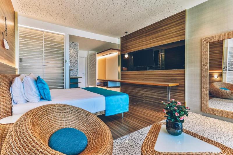 اتاق لوکس با بالکن و چشم‌انداز دریا, Carine Hotel Kumbor Superior