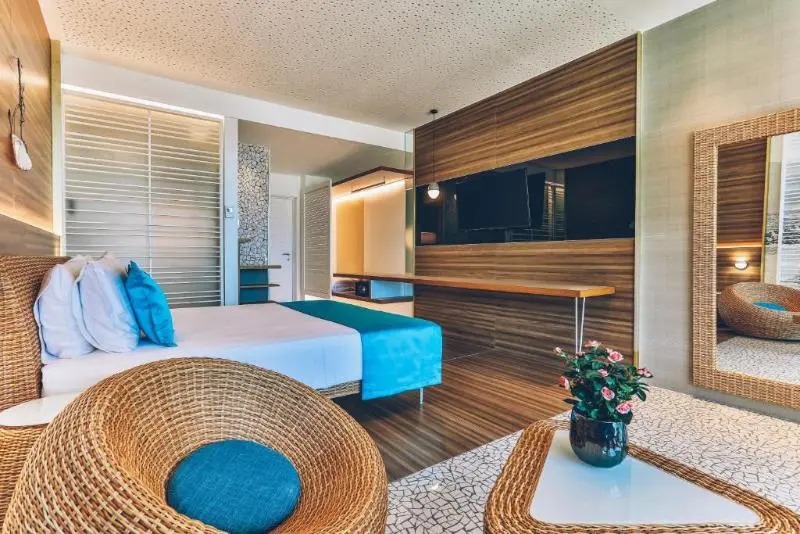 اتاق لوکس با بالکن و چشم‌انداز دریا, Carine Hotel Kumbor Superior