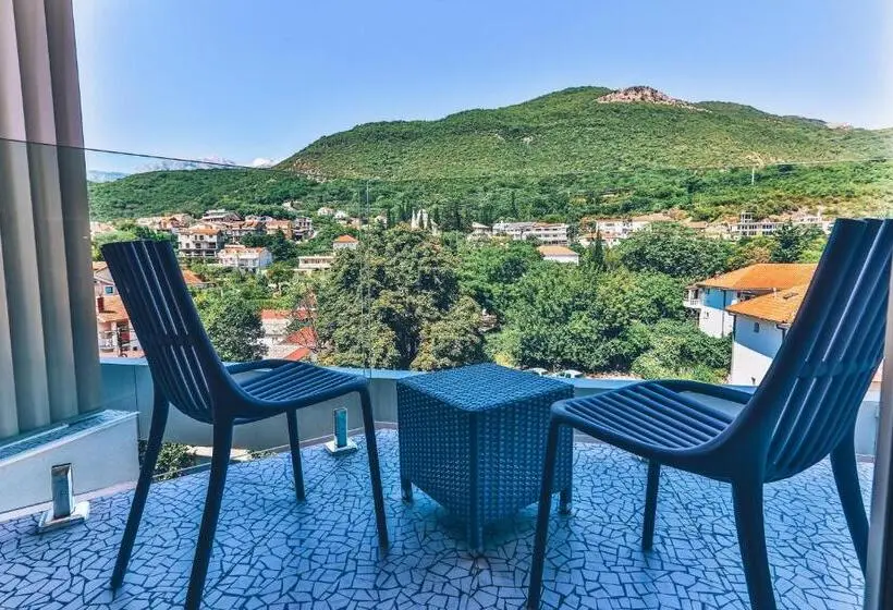 اتاق لوکس با بالکن, Carine Hotel Kumbor Superior