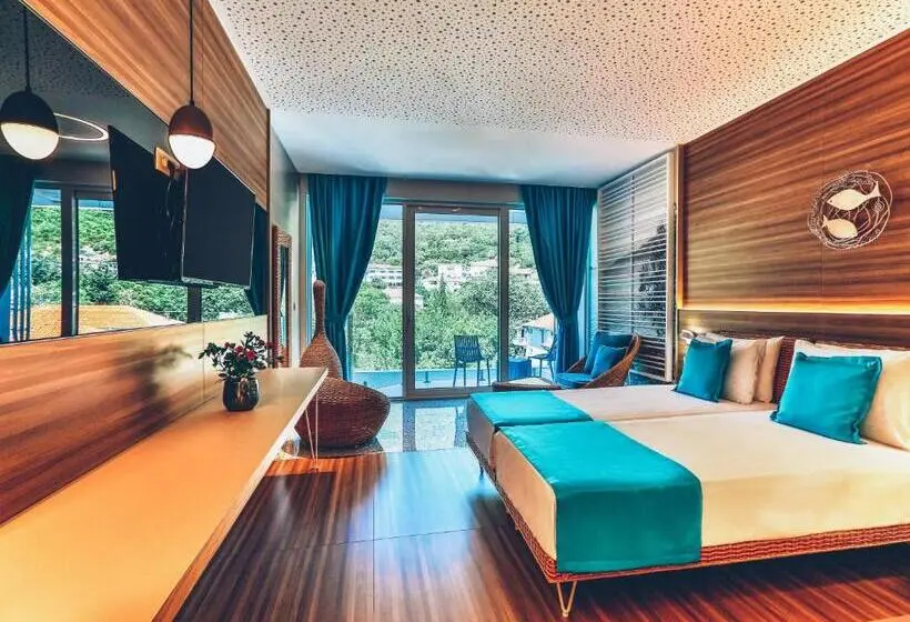 اتاق لوکس با بالکن, Carine Hotel Kumbor Superior