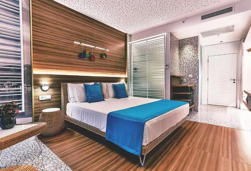 اتاق لوکس با بالکن, Carine Hotel Kumbor Superior