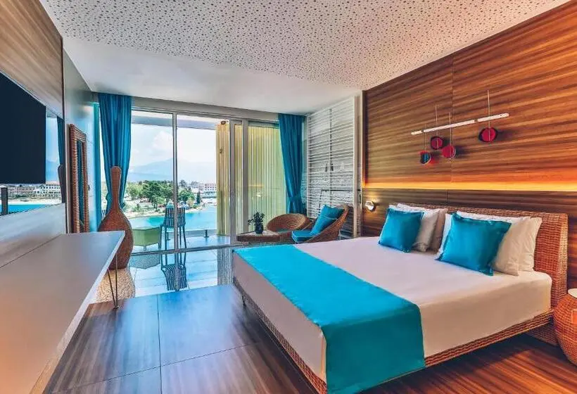 اتاق لوکس با چشم‌انداز دریا, Carine Hotel Kumbor Superior