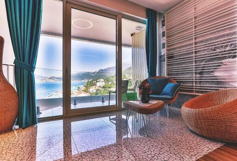 اتاق لوکس با چشم‌انداز دریا, Carine Hotel Kumbor Superior