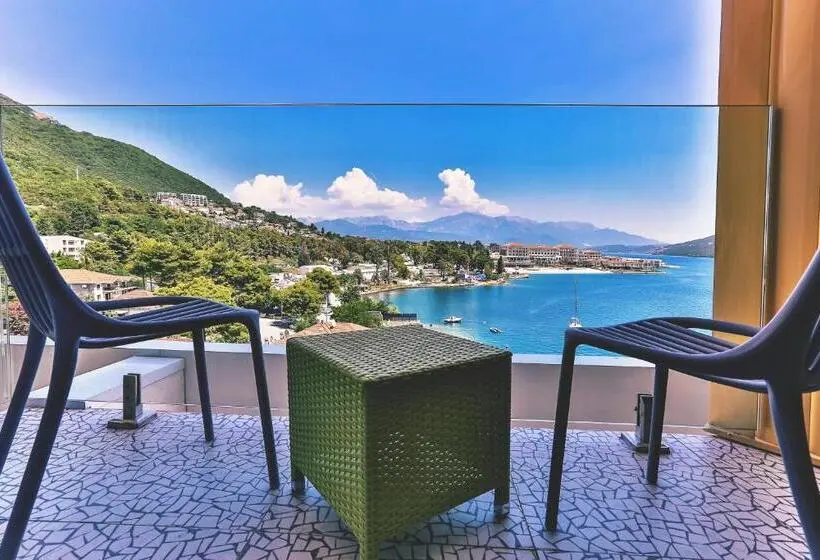 اتاق لوکس با چشم‌انداز دریا, Carine Hotel Kumbor Superior