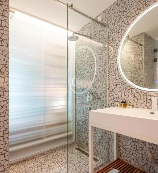 اتاق لوکس با چشم‌انداز دریا, Carine Hotel Kumbor Superior