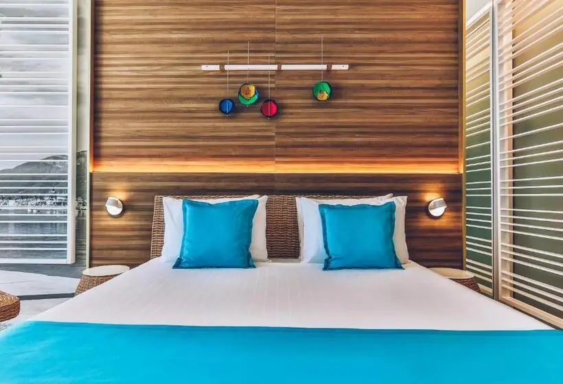 اتاق لوکس با بالکن و چشم‌انداز دریا, Carine Hotel Kumbor Superior