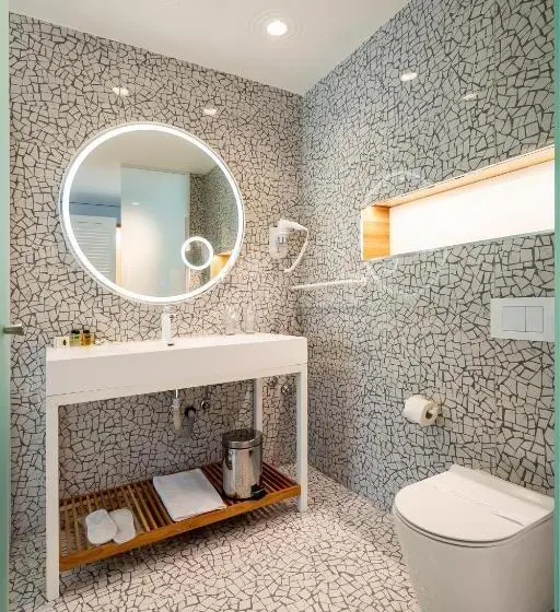اتاق لوکس با بالکن و چشم‌انداز دریا, Carine Hotel Kumbor Superior