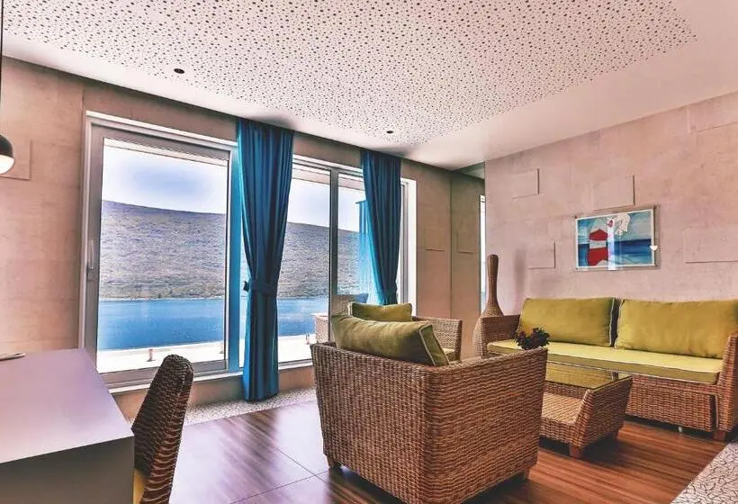 Superior suite with balcony, Carine Hotel Kumbor Superior