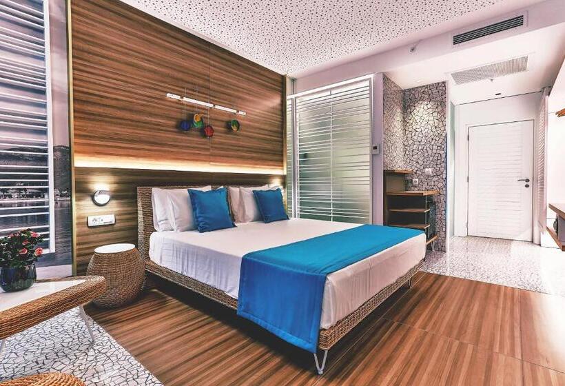 اتاق استاندارد با چشم‌انداز دریا, Carine Hotel Kumbor Superior