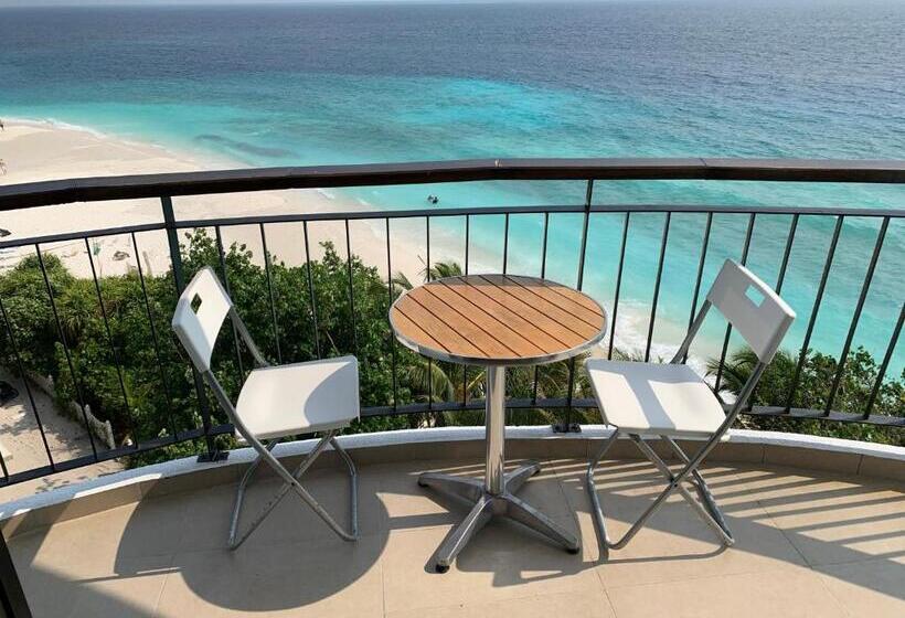 اتاق خانوادگی با چشم‌انداز دریا, Ranthari Hotel And Spa Ukulhas Maldives