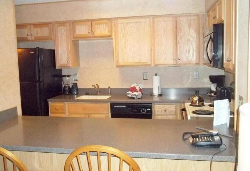 شقة غرفة واحدة, Fox Run Association