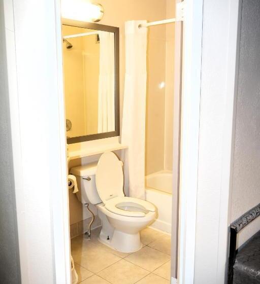 غرفة قياسية سرير كينج لذوى الإحتياجات الخاصة, Copley Inn & Suites, Copley   Akron