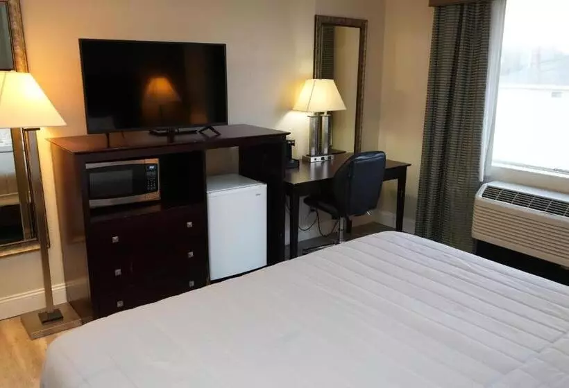 Standard-invahuone King-vuode, Copley Inn & Suites, Copley Akron