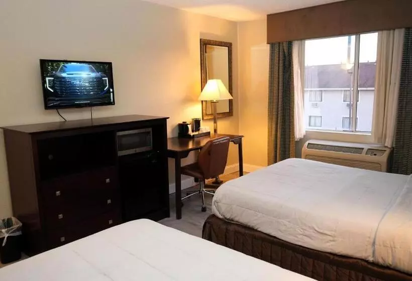 Sviitti, Copley Inn & Suites, Copley Akron