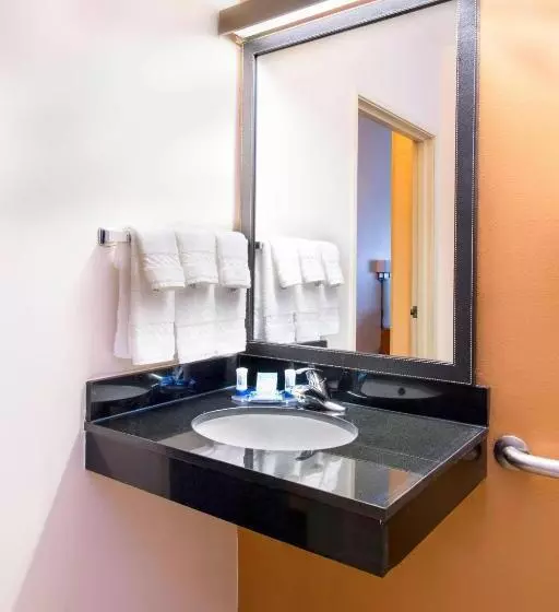 キングサイズベッドのスタンダードルーム, Fairfield Inn By Marriott Pensacola I 10