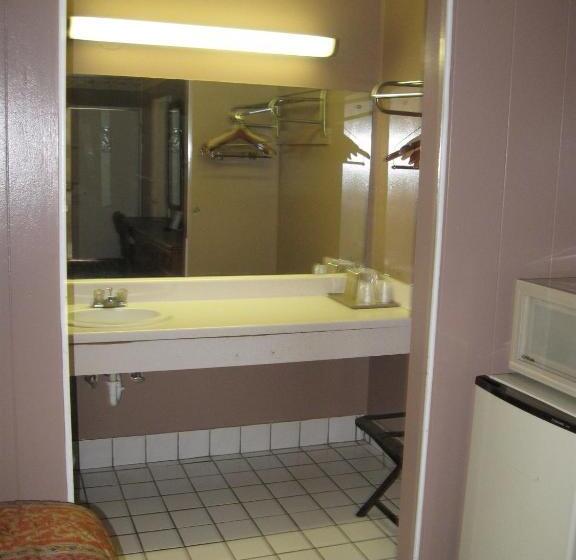 キングサイズベッドのスタンダードルーム, Fincastle Motor Inn