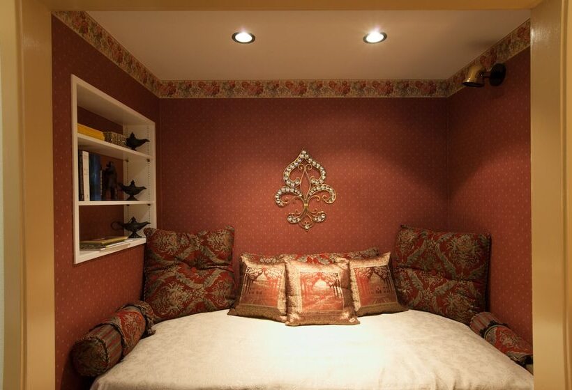 プレミアムルーム, Foothill House