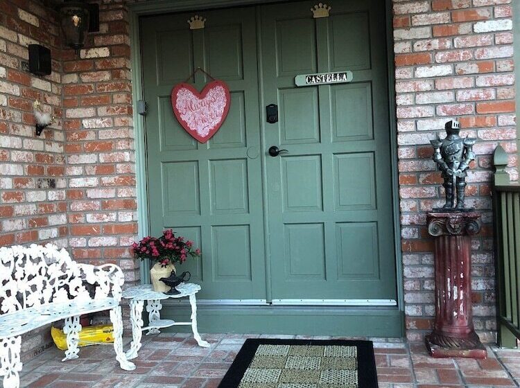 プレミアムルーム, Foothill House