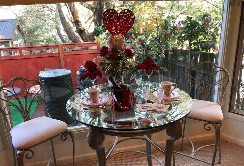 プレミアムルーム, Foothill House