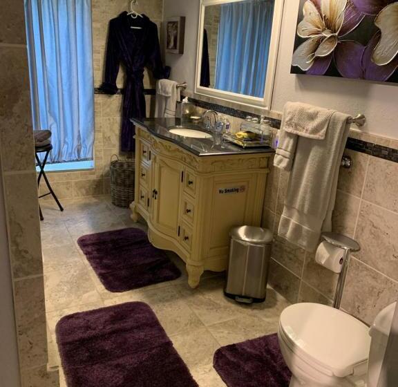 キングサイズベッドのスタンダードルーム, Foothill House