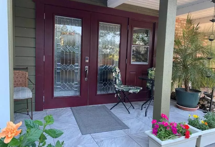 اتاق استاندارد با تخت بزرگ, Foothill House
