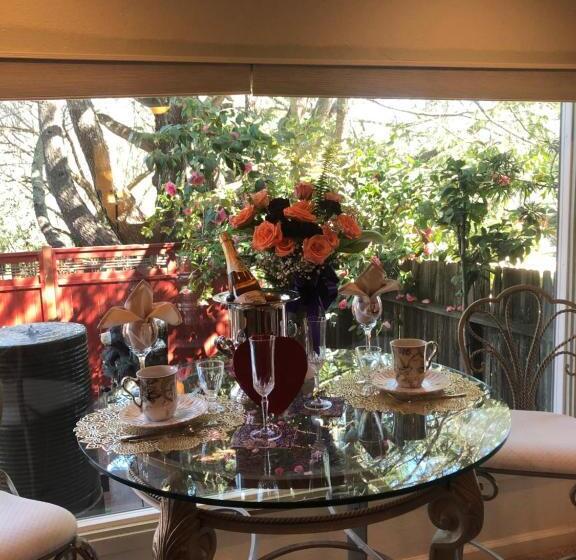 キングサイズベッドのスタンダードルーム, Foothill House