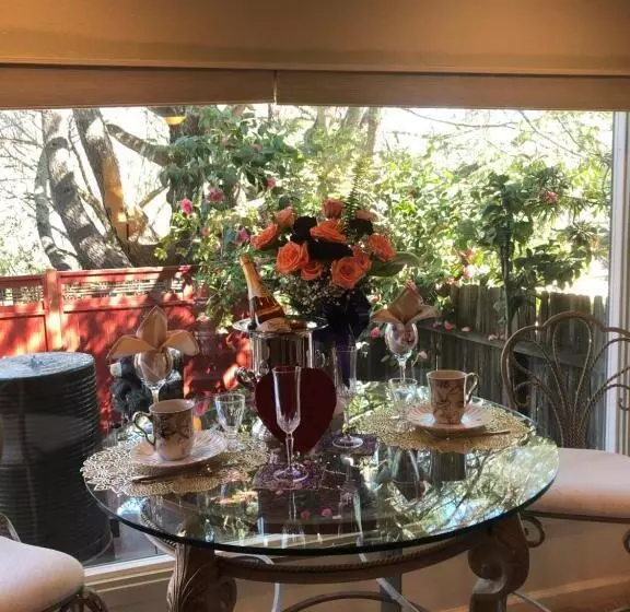 اتاق استاندارد با تخت بزرگ, Foothill House