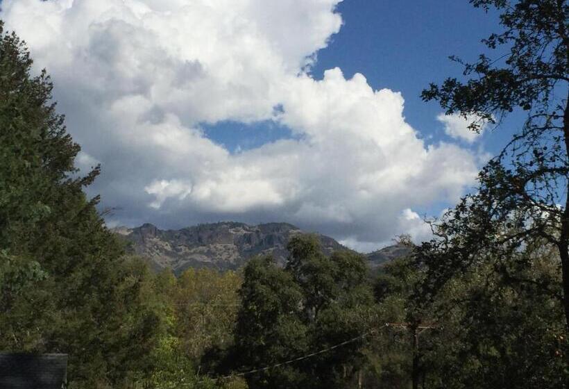 バスタブ付きスタンダードルーム, Foothill House