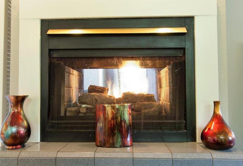 バスタブ付きスタンダードルーム, Foothill House