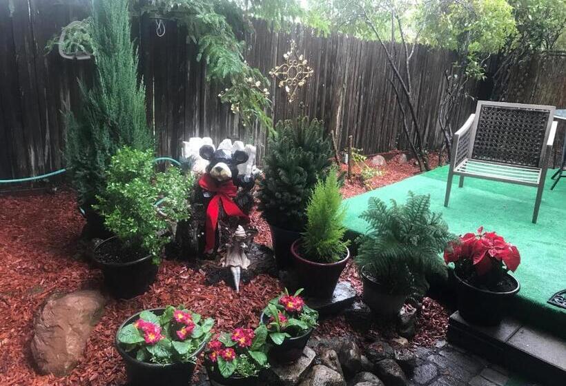 キングサイズベッドのスイートルーム, Foothill House