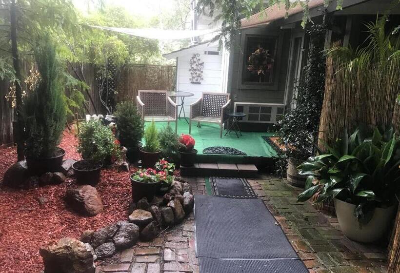 キングサイズベッドのスイートルーム, Foothill House