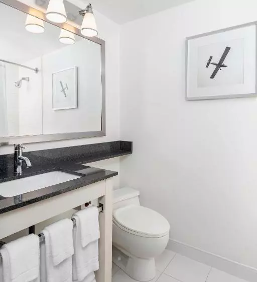 キングサイズベッド、シティビューデラックスルーム, Four Points By Sheraton Chicago O Hare
