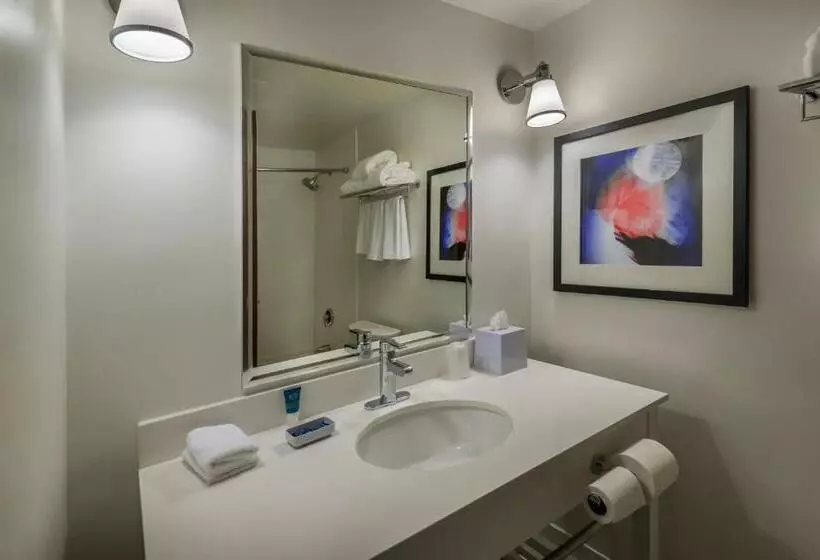 クイーンサイズベッドのジュニアスイート, Four Points By Sheraton Juneau