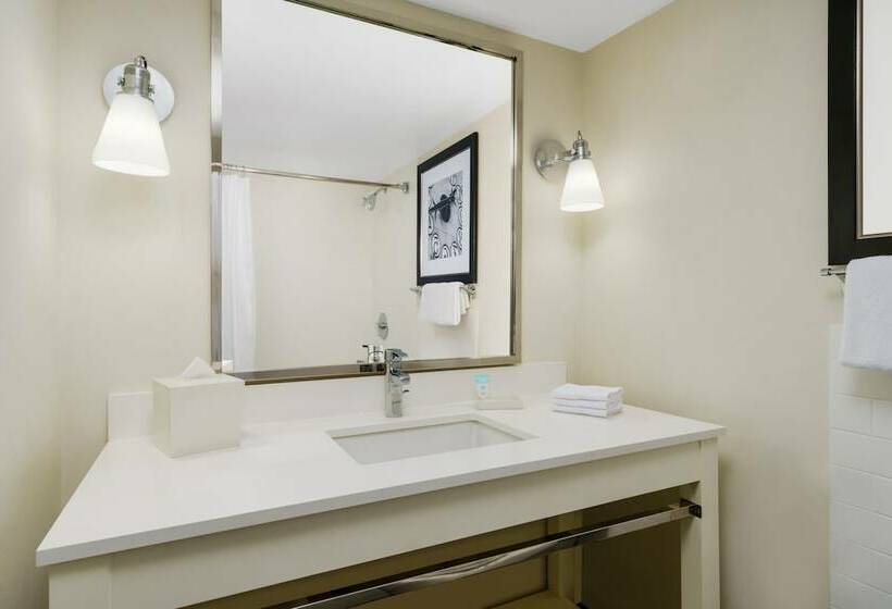 带2个双人床的标准工作室, Four Points By Sheraton Los Angeles International Airport