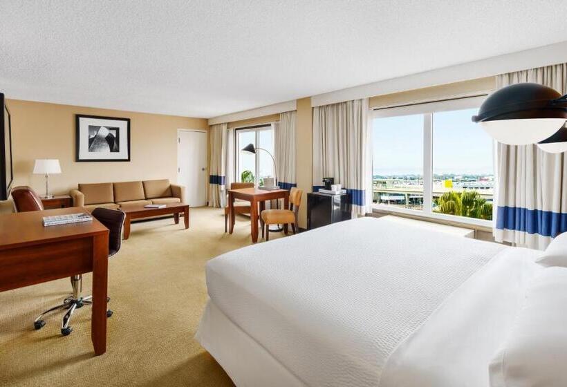 带大床的小型套房, Four Points By Sheraton Los Angeles International Airport