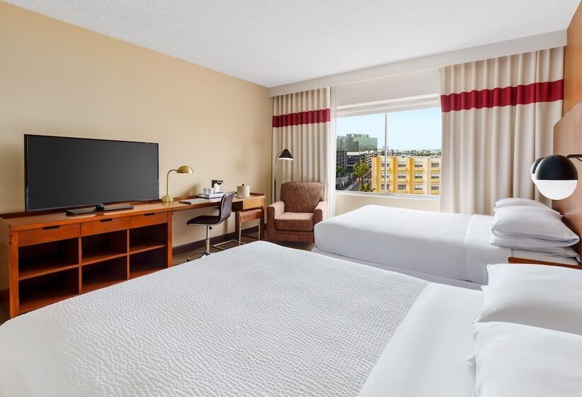 带2个双人床的标准工作室, Four Points By Sheraton Los Angeles International Airport